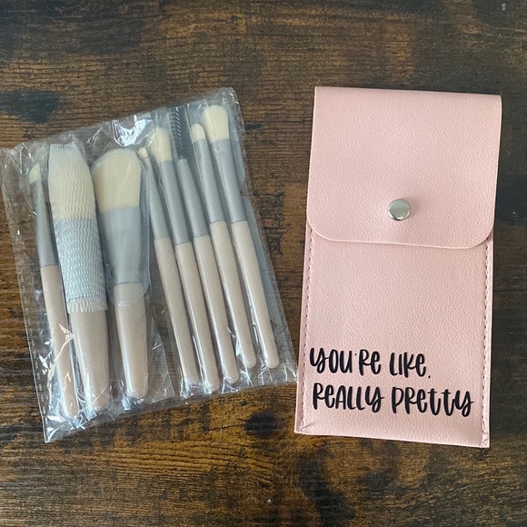Travel Makeup Brushes with Case - Picture 1 of 3